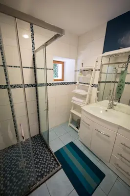 Salle de bains dans l'établissement Holiday home Le Vaugarnier