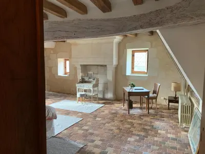 Coin salon dans l'établissement Château de la Faverie chambres d hôtes
