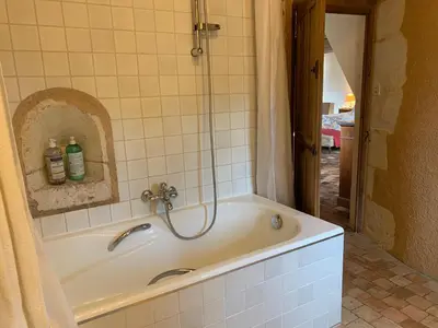 Salle de bains dans l'établissement Château de la Faverie chambres d hôtes