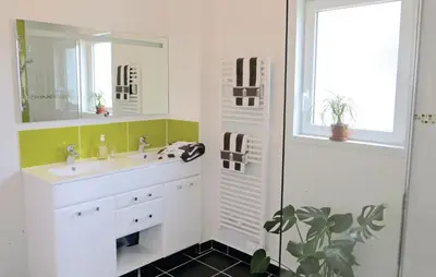 Salle de bains dans l'établissement Lovely Home In Brain-Sur-Alonnes