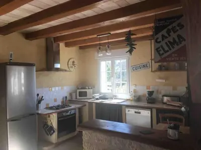 Cuisine ou kitchenette dans l'établissement Bain de lumière et d'espace