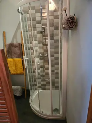 Salle de bains dans l'établissement LA GRANGE DE LA VALLÉE DU CHER