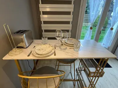 Plan de l'établissement Golden Tours - Studio moderne