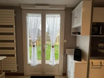 Cuisine ou kitchenette dans l'établissement Golden Tours - Studio moderne
