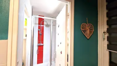 Salle de bains dans l'établissement L'Ocean Appartement lumineux centre Blois
