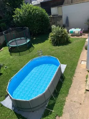 Piscine de l'établissement 2 Chambres doubles en centre-ville du Mans ou située à proximité
