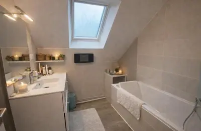 Télévision ou salle de divertissement dans l'établissement Les jardins du Pavillon
