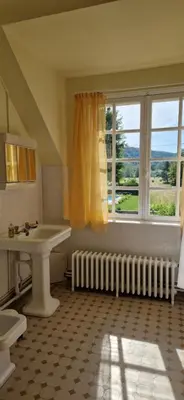 Salle de bains dans l'établissement Domaine du Prieuré de Saint Martin à Lavardin