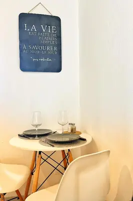 Coin salon dans l'établissement STUDIO COSY Gare & centre-ville