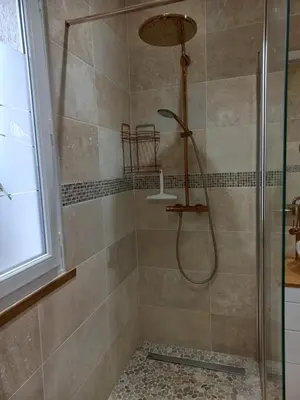 Salle de bains dans l'établissement La ferme du bonheur