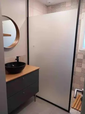 Salle de bains dans l'établissement Maison de la croix Marion