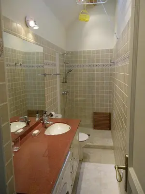 Salle de bains dans l'établissement Gîte Desvergnes