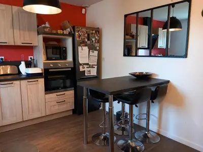 Cuisine ou kitchenette dans l'établissement Maison climatisée proche circuit des 24H