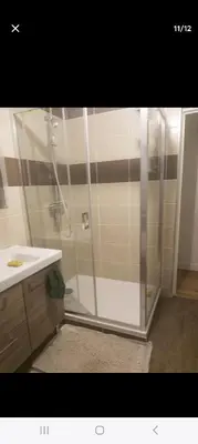 Salle de bains dans l'établissement Maison climatisée proche circuit des 24H