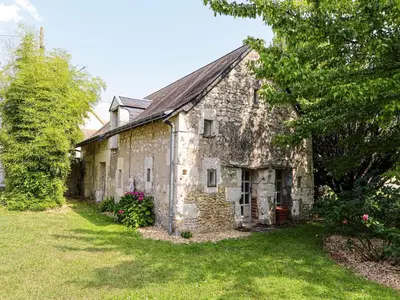 Jardin de l'établissement Gîte de charme avec terrasse, proche circuit 24H et zoo de la Flèche, idéal pour 4 pers. - FR-1-410-438