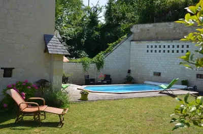 Piscine de l'établissement Chambre Pantagruel Le dolmen ou située à proximité