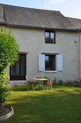 Jardin de l'établissement Chambre Pantagruel Le dolmen