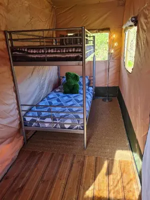 Un ou plusieurs lits superposés dans un hébergement de l'établissement Camping de la touche