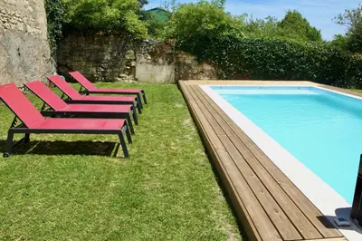 Piscine de l'établissement L'Écurie at Closerie Les Roches - Cozy 2 Bed Country Cottage ou située à proximité