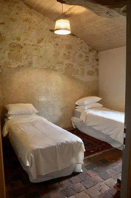 Un ou plusieurs lits dans un hébergement de l'établissement Le Cerisier at Closerie Les Roches - 2 Bed Country Cottage