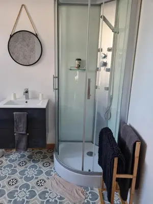 Salle de bains dans l'établissement Chez Malia
