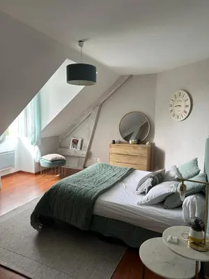 Un ou plusieurs lits dans un hébergement de l'établissement loue pour manifestation circuit des 24H 4 chambres de standing dans un ecrin de verdure