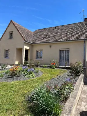 Jardin de l'établissement Spacieuse maison de village