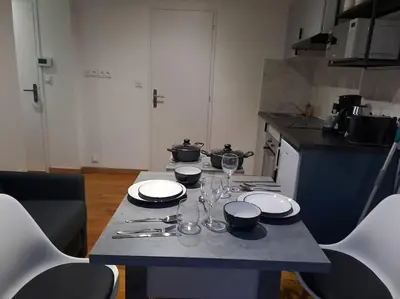 Cuisine ou kitchenette dans l'établissement T2 Tom Krist. / Circuit 24h / Oasis /Antares