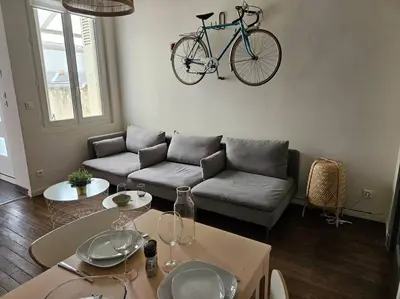 Coin salon dans l'établissement ARAGO1 - Appartement Tours centre sur jardin