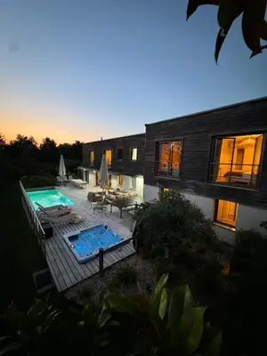 Piscine de l'établissement Villa d'exception M54 Vouvray à 2H au sud de Paris proche Amboise Chenonceau Chambord ou située à proximité