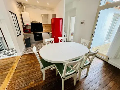 Cuisine ou kitchenette dans l'établissement La maison du Dr Héron