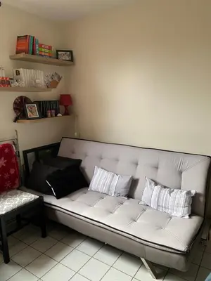 Coin salon dans l'établissement Maison plein pied proche circuit 24h et PEC