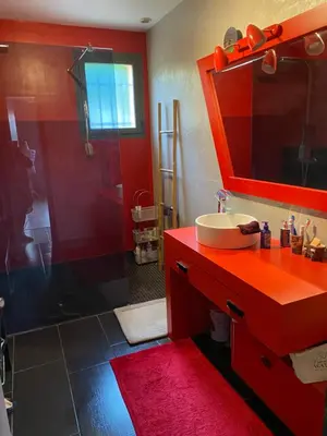 Salle de bains dans l'établissement Maison plein pied proche circuit 24h et PEC