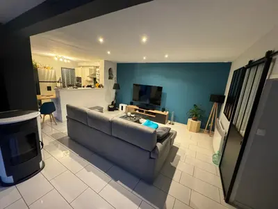 Télévision ou salle de divertissement dans l'établissement Chambre chez l'habitant avec piscine 400m Circuit 24h Le Mans