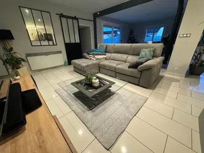 Coin salon dans l'établissement Chambre chez l'habitant avec piscine 400m Circuit 24h Le Mans