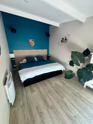 Un ou plusieurs lits dans un hébergement de l'établissement Chambre chez l'habitant avec piscine 400m Circuit 24h Le Mans