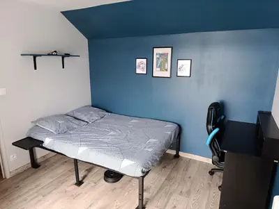 Un ou plusieurs lits dans un hébergement de l'établissement Chambres proches du circuit des 24 heures du Mans, au calme