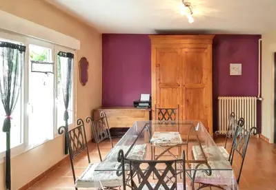 Coin salon dans l'établissement Maison charmante à La Flèche avec jardin et parking privé