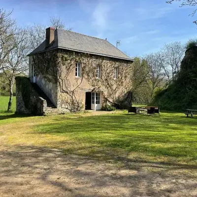 Spacieuse maison au bord de la rivière