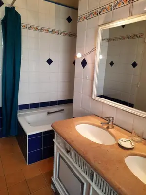 Salle de bains dans l'établissement Gîte de l'école