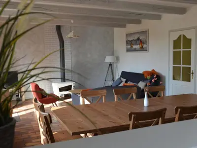 Coin salon dans l'établissement Maison spacieuse avec jardin, terrasse, et équipements de loisirs à Pouillé - FR-1-491-346
