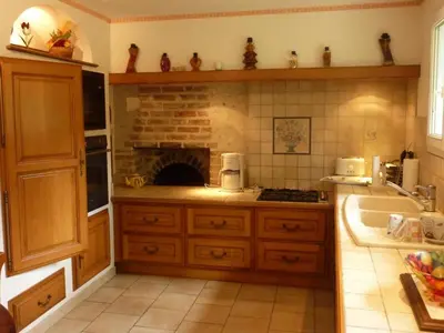 Cuisine ou kitchenette dans l'établissement Maison familiale à Cheverny, jardin clos, animaux acceptés, 6 personnes - FR-1-491-338
