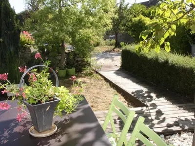 Jardin de l'établissement Gîte familial proche des châteaux de la Loire, animaux admis, jardin privé - FR-1-491-343