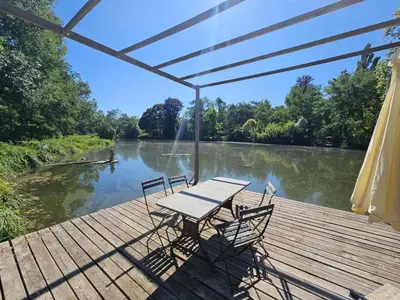 Vue sur la rivière ou le fleuve situé(e) à proximité de la maison de vacances
