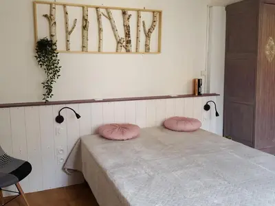 Un ou plusieurs lits dans un hébergement de l'établissement Gîte 18ème avec jardin, jeux, et ateliers cuisine près de l'Abbaye de Pontlevoy. - FR-1-491-349