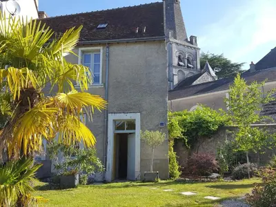 Jardin de l'établissement Gîte 18ème avec jardin, jeux, et ateliers cuisine près de l'Abbaye de Pontlevoy. - FR-1-491-349