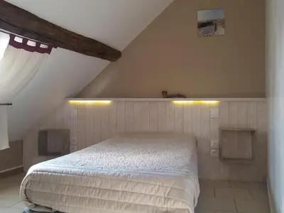 Un ou plusieurs lits dans un hébergement de l'établissement Gîte 18ème avec jardin, jeux, et ateliers cuisine près de l'Abbaye de Pontlevoy. - FR-1-491-349