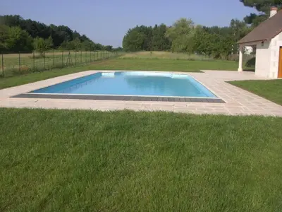Piscine de l'établissement Demeure de caractère avec charme ancien et modernité contemporaine - FR-1-491-347 ou située à proximité