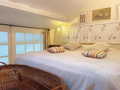 Un ou plusieurs lits dans un hébergement de l'établissement Charmant gîte à Pontlevoy avec cour privée, vélos, terrasse et proche des châteaux et commerces - FR-1-491-353
