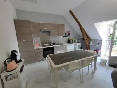 Cuisine ou kitchenette dans l'établissement Gîte de charme avec piscine, terrasse et jardin dans la vallée du Loir - FR-1-491-381